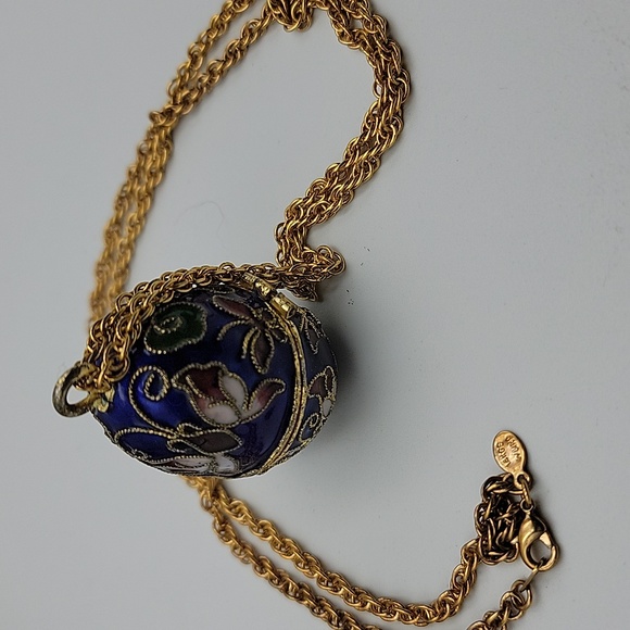 Enamel Egg pendant watch. main image 7